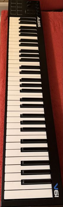 Controller MIDI Alesis V61 – 61 clape, pad-uri, perfect funcțional