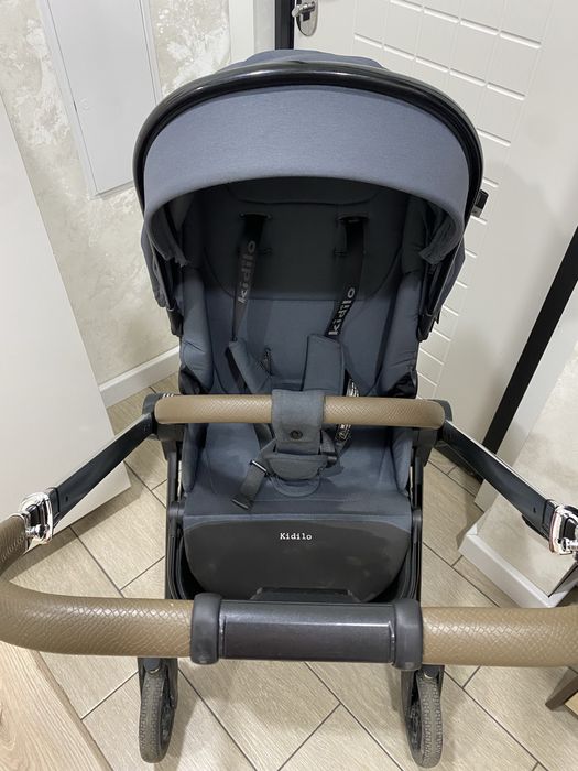 Продам универсальную коляску Kidilo 900