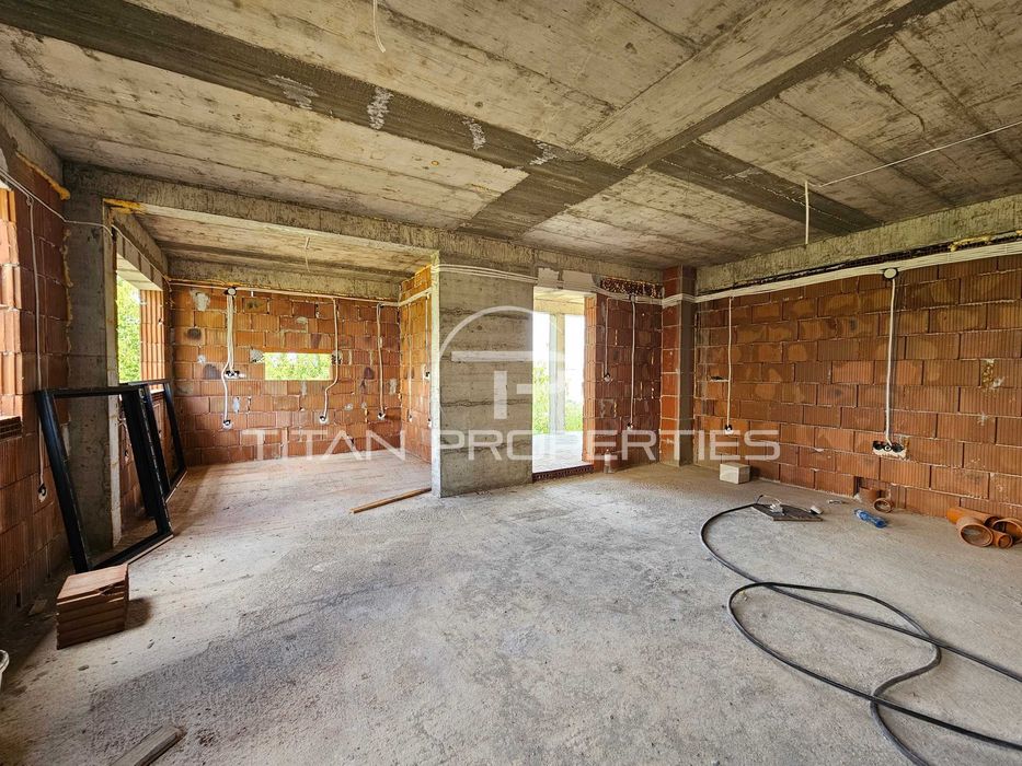 Двуетажна къща в Марково