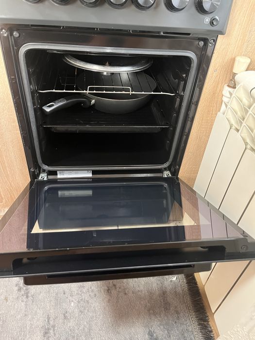 Aragaz pe gaz cu aprindere electică