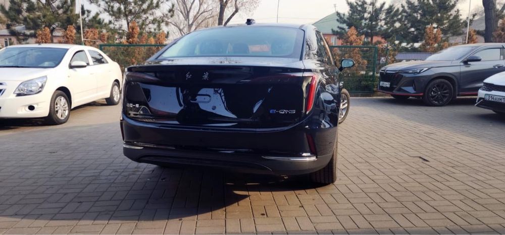 В продаже Honqi e-qm5 (510 km)