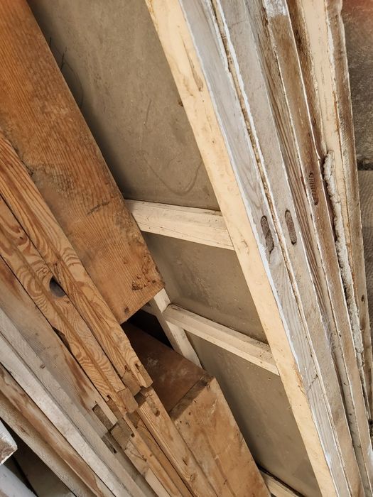 Деревянные окна и двери