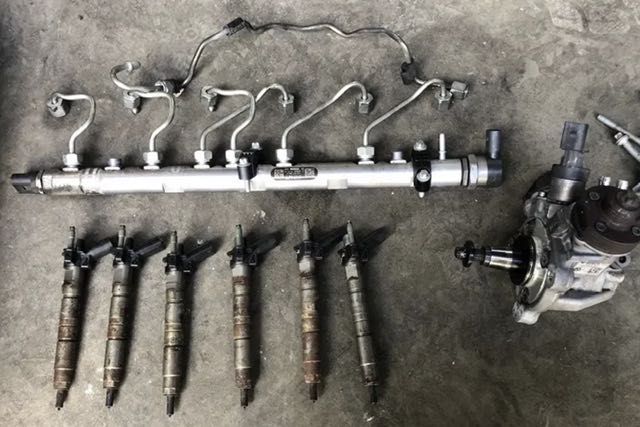 Помпа с дюзи Бмв 3.0д 258кс 3.0d 258hp F10 F25 F15 F30