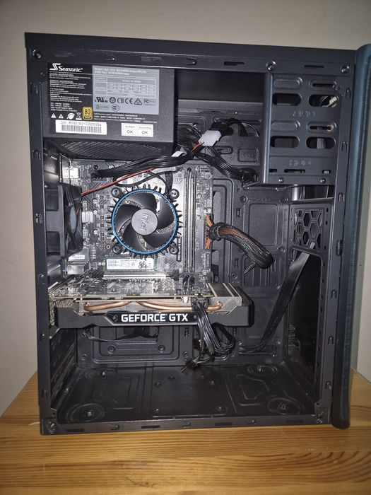 Геймърски компютър / GTX 1660 / I3 13100F / 16GB Ram 3200mhz + Мишка, Пад и Слушалки