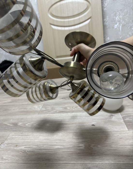 Люстра.