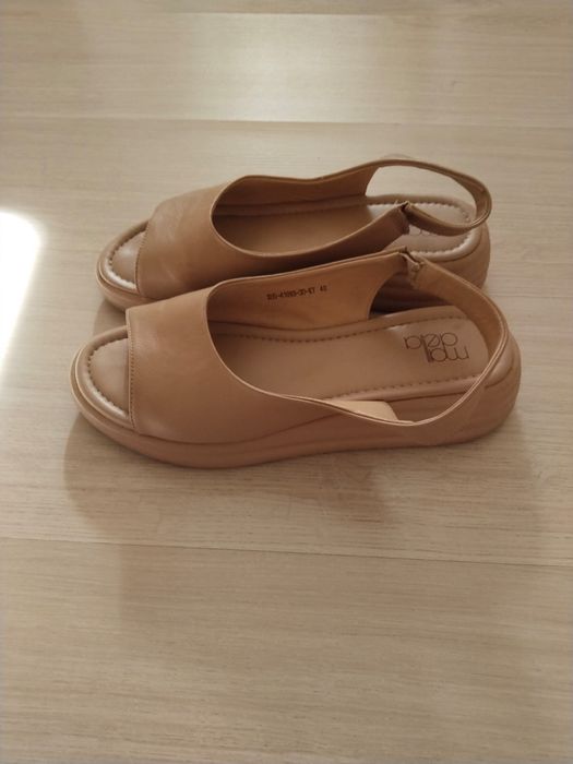 Продам босоножки размер 40-41