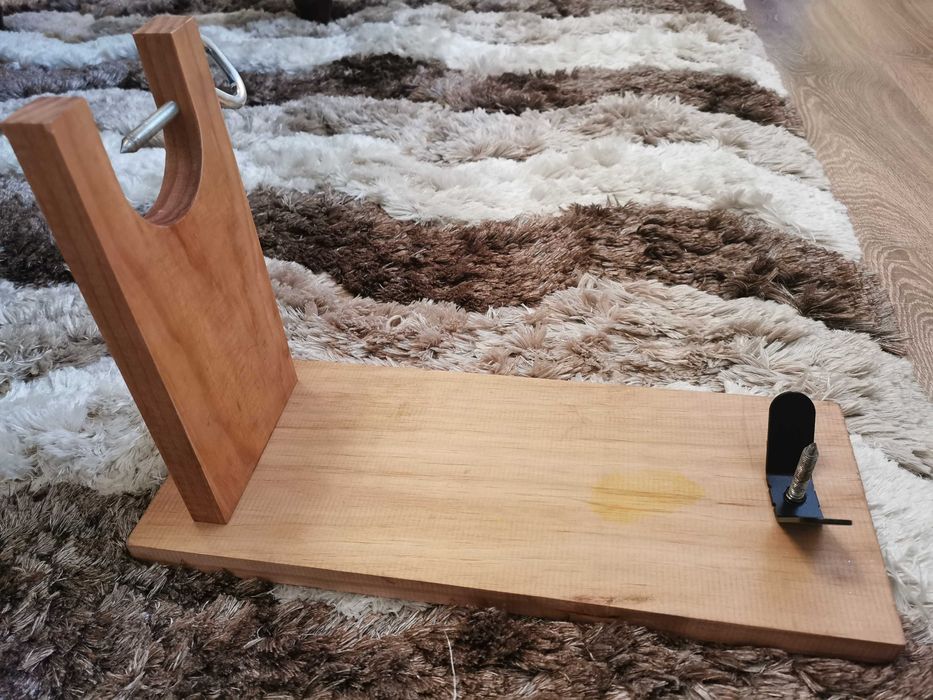 Продавам стоика за рязане на Хамон бут и еленски бут