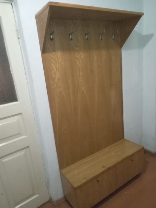 Прихожая с зеркалом в квартиру