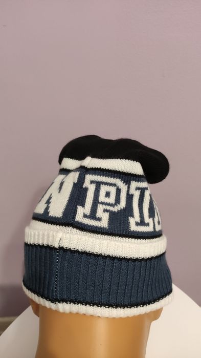 Victoria's Secret Дамска зимна шапка в отлично състояние
