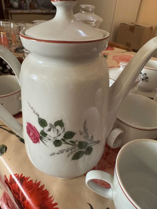 Стъклени и порцеланови старинни чаши