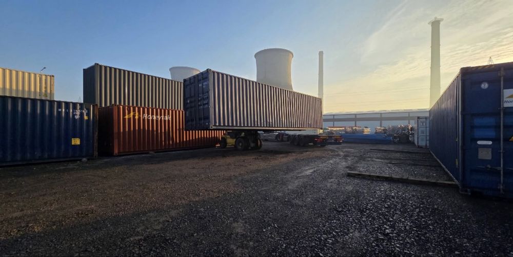 Vand containere maritime