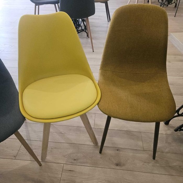 Маси 7бр с дебелина на плота 3,8 см , размери 80/80 и 28 бр столове