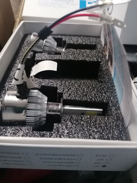 Set 2 becuri cu led 12/24 v pt faruri H4 H1 si H3 si H7 49 ron /set