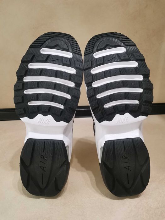 NIKE Air Max Graviton.