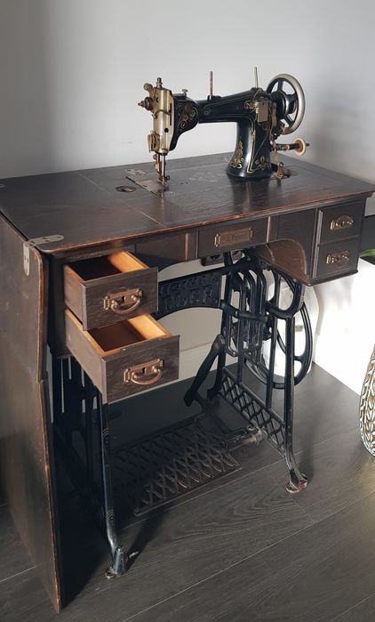 Mașină veche de cusut