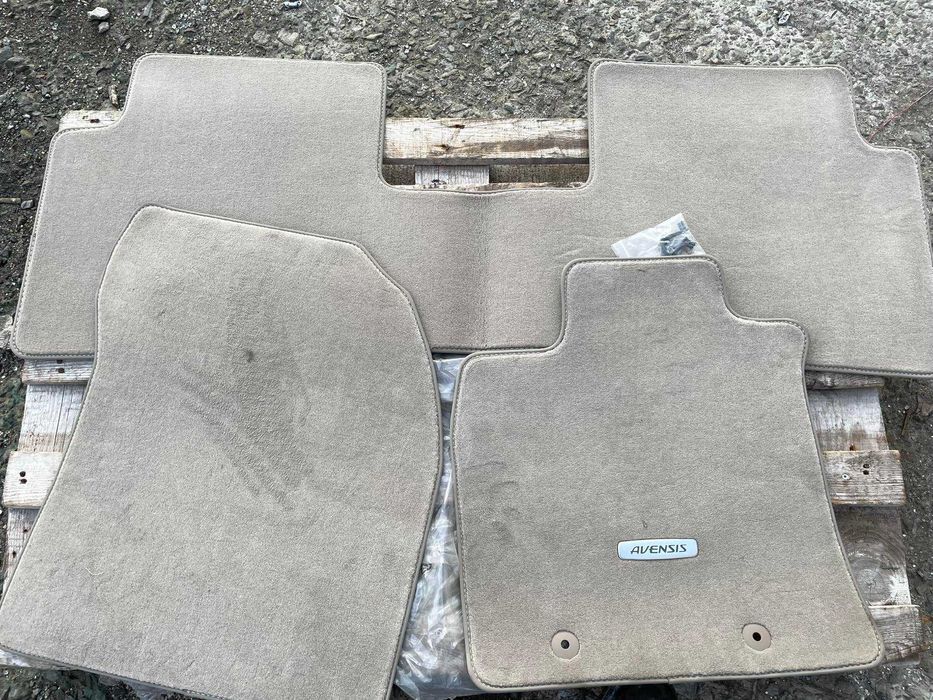 Текстилни Мокетни Стелки Toyota Avensis Бежово PZ410-T0357-BD Оригинал
