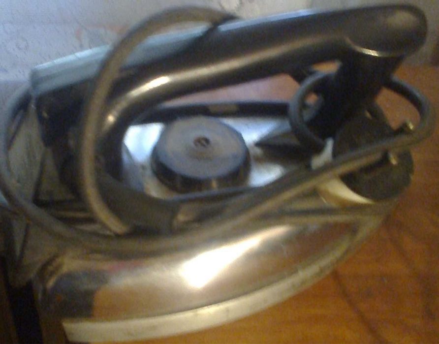 Продаётся утюг б/у