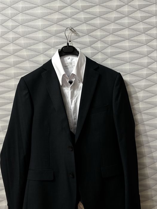 Костюм (тройка) + белая рубашка