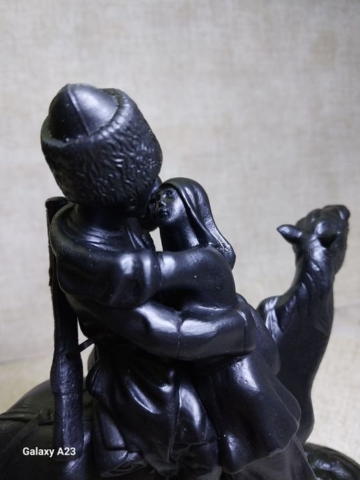 Продается чугунная статуетка