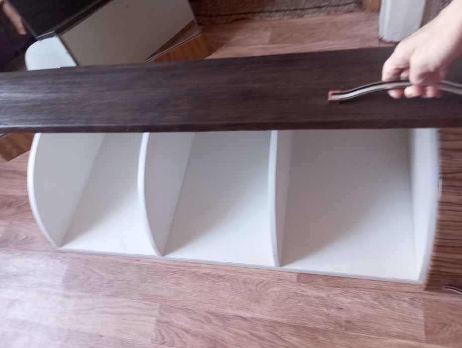 Продам угловой с полочками