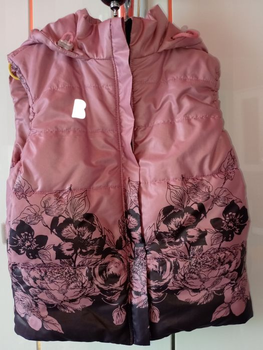 Продам жилет на девочку.