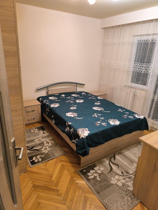 Închiriez apartament 3 camere