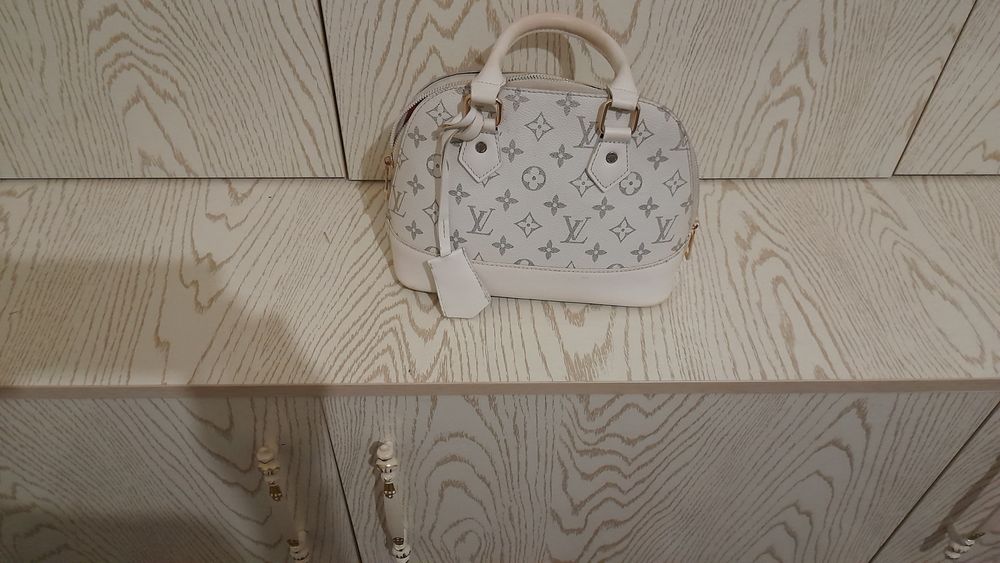 Сумкалар сотилади