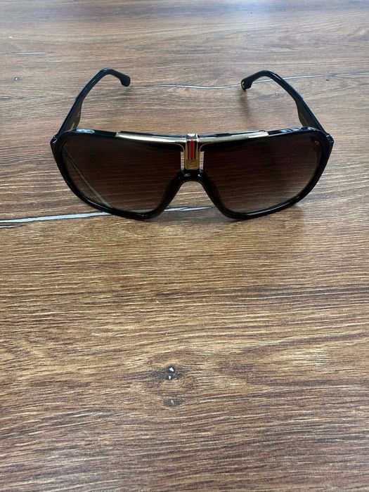 Продавам слънчеви очила CARRERA.