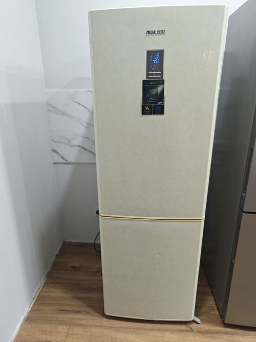 Холодильник Samsung