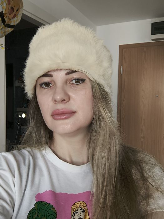 Vând căciulă ușoară din blana de iepure