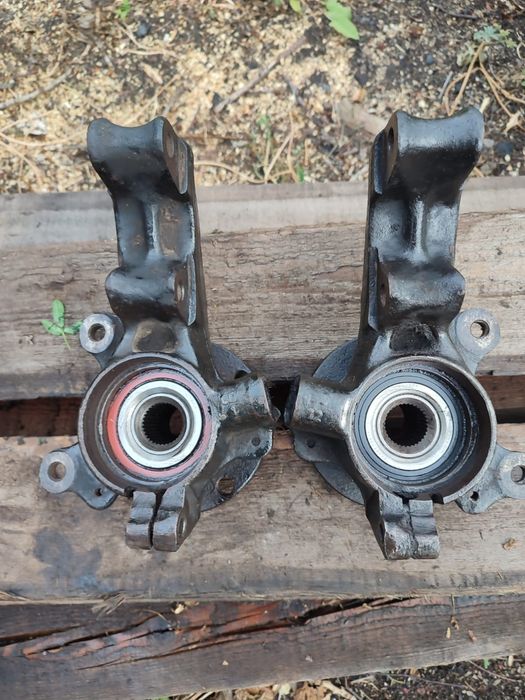 Поворотный кулак со ступицей Audi 80
