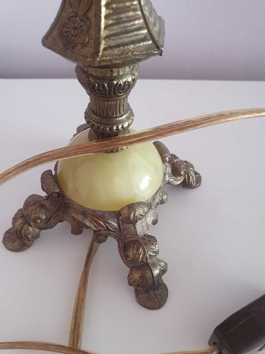 Нощна лампа с кожа и естествен камък