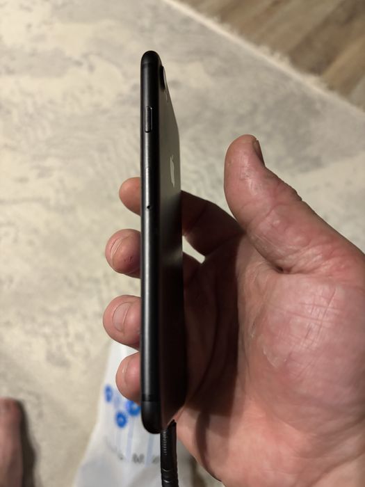 Продам iPhone 7 в хорошем состоянии