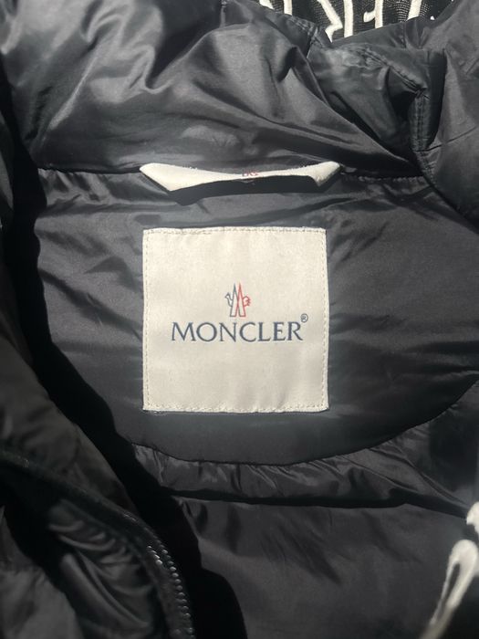 Яке moncler