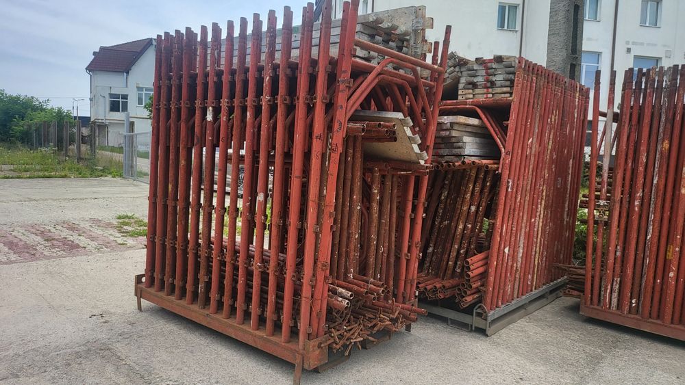 Schela metalica second hand disponibilă pe stoc