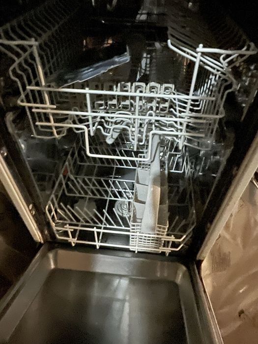 Подарявам Съдомиялна за вграждане zanusi zdts100 с проблем