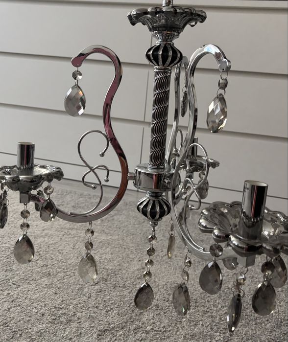 Продаю 3х рожковую люстру