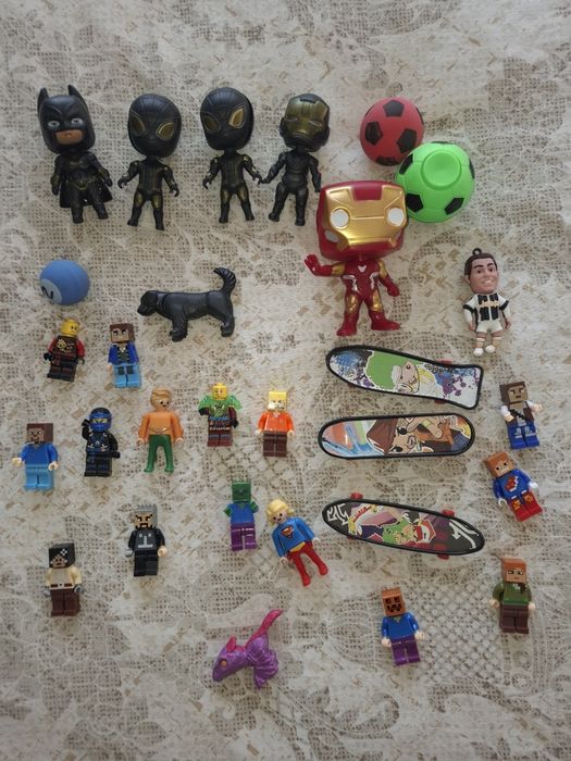 Лот дребни играчки