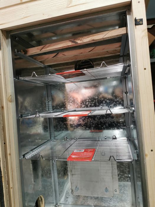 Afumatoare electrica cu convecție
