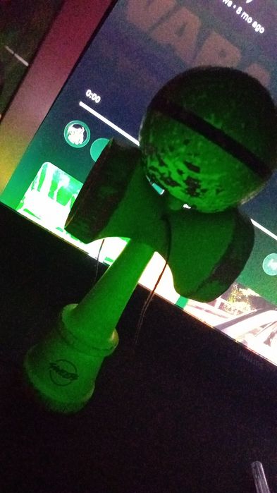 Kendama bisoi si sweets neon semnata de bisoi si mocioiu