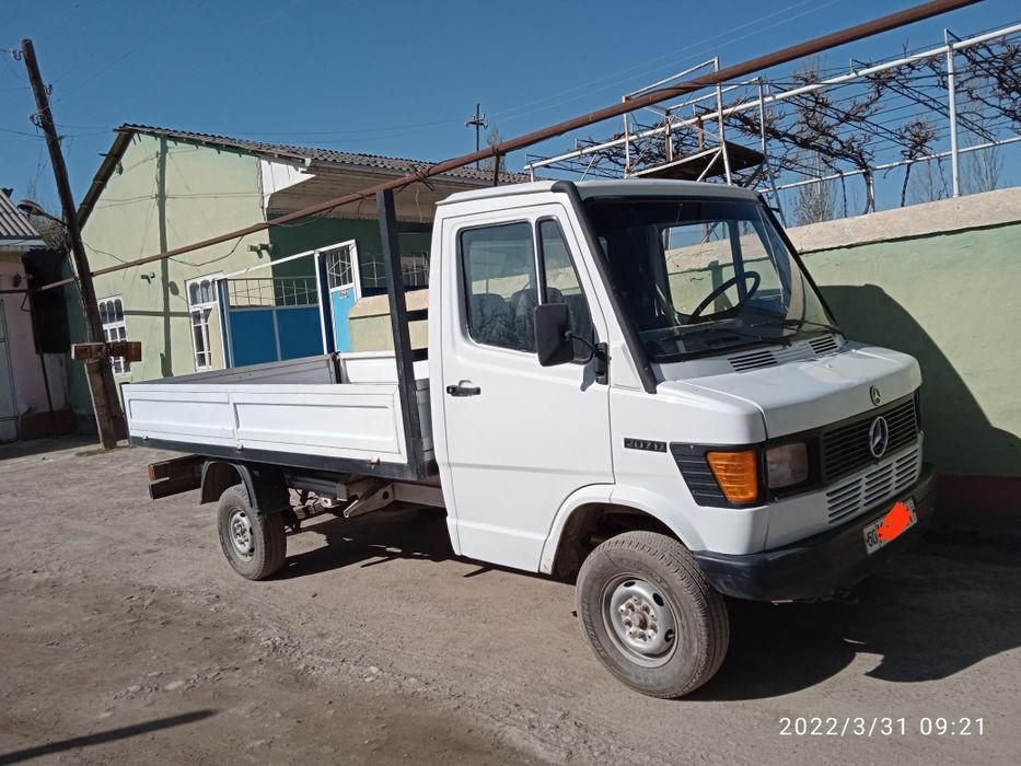 Мерседес Бенз 208д