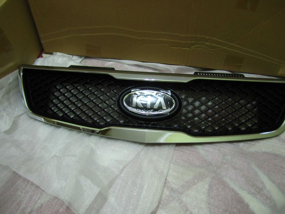 Решетка радиатора KIA CERATO