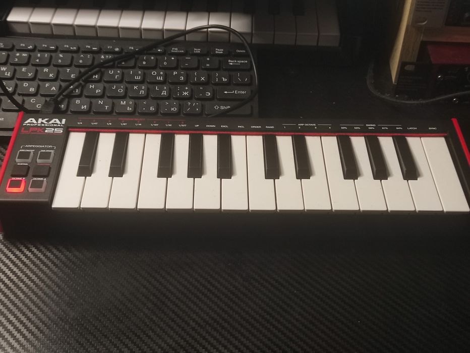 Миди Клавиатура Akai Lpk25