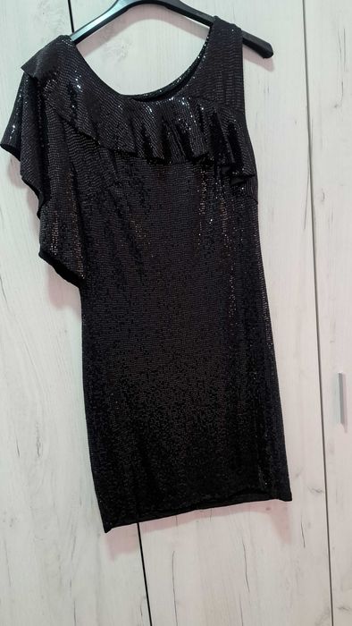 Черна рокля с паети-намалена