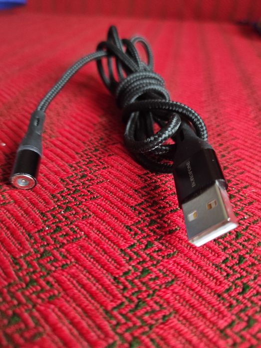 Cablu USB cu trei mufe MiniUSB,  tip C si mufa Iphone.