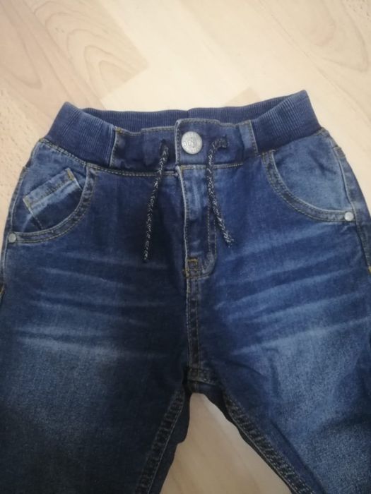 Продам джинсы на мальчика