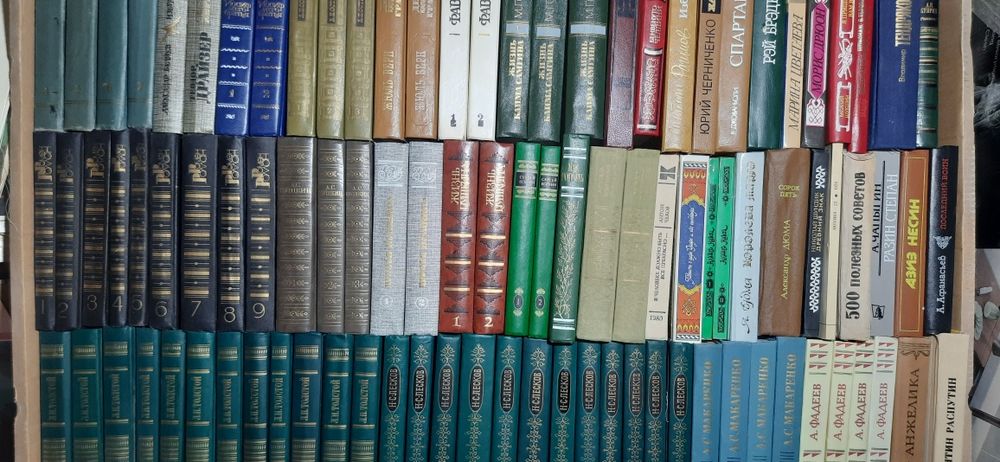 Продаются отличные книги в большом количестве. Китоблар сотилади
Энцик