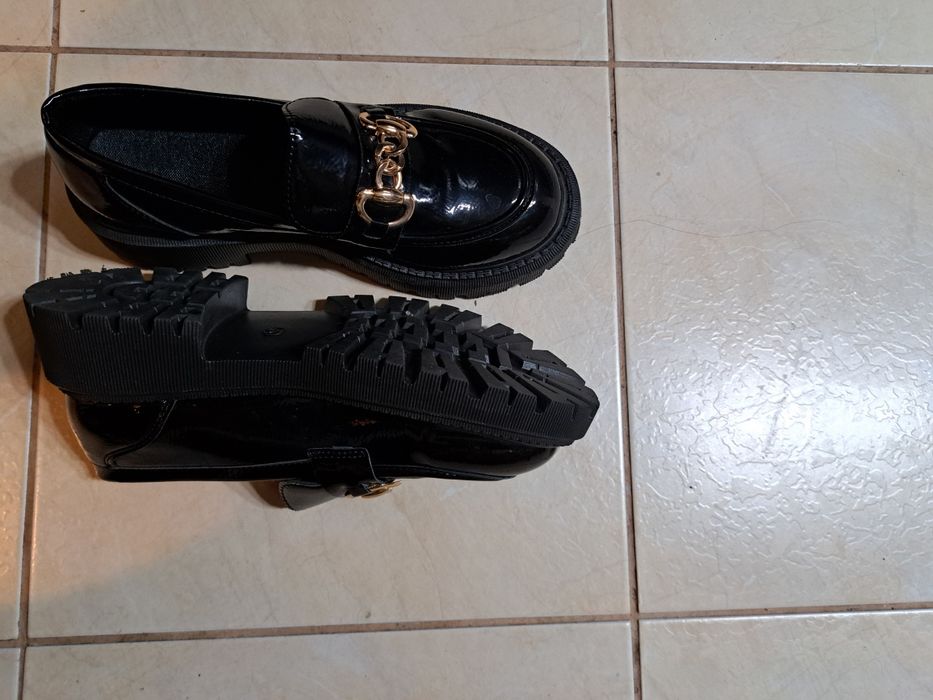 Продава дамски обувки номер 37 и номер 38.5