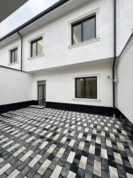 Uy sotiladi 4 xona Metroga 450 metr