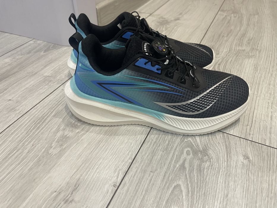 Нови маратонки 40н